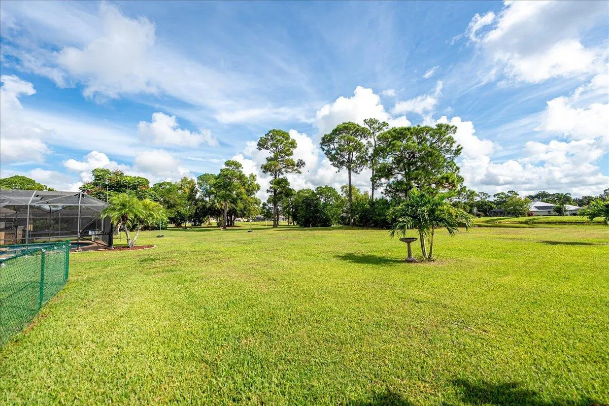 488 SW Deer Run