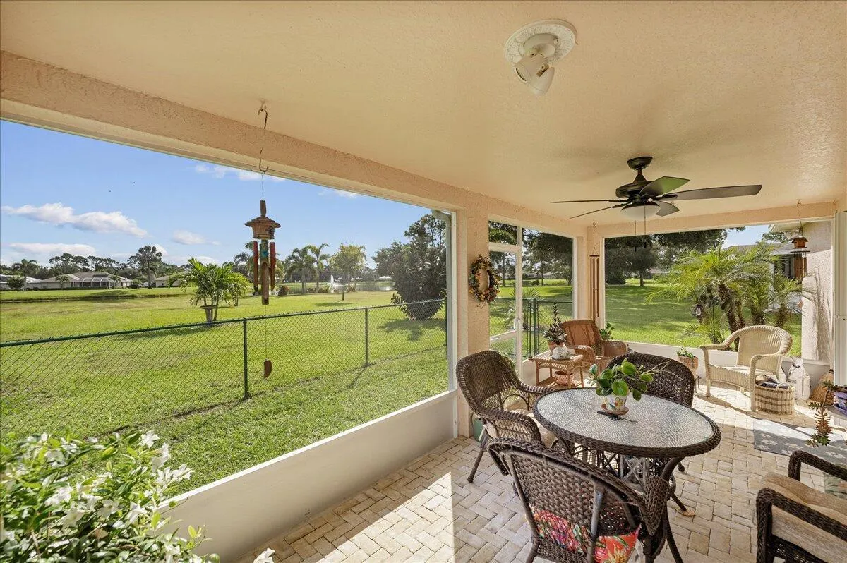 488 SW Deer Run