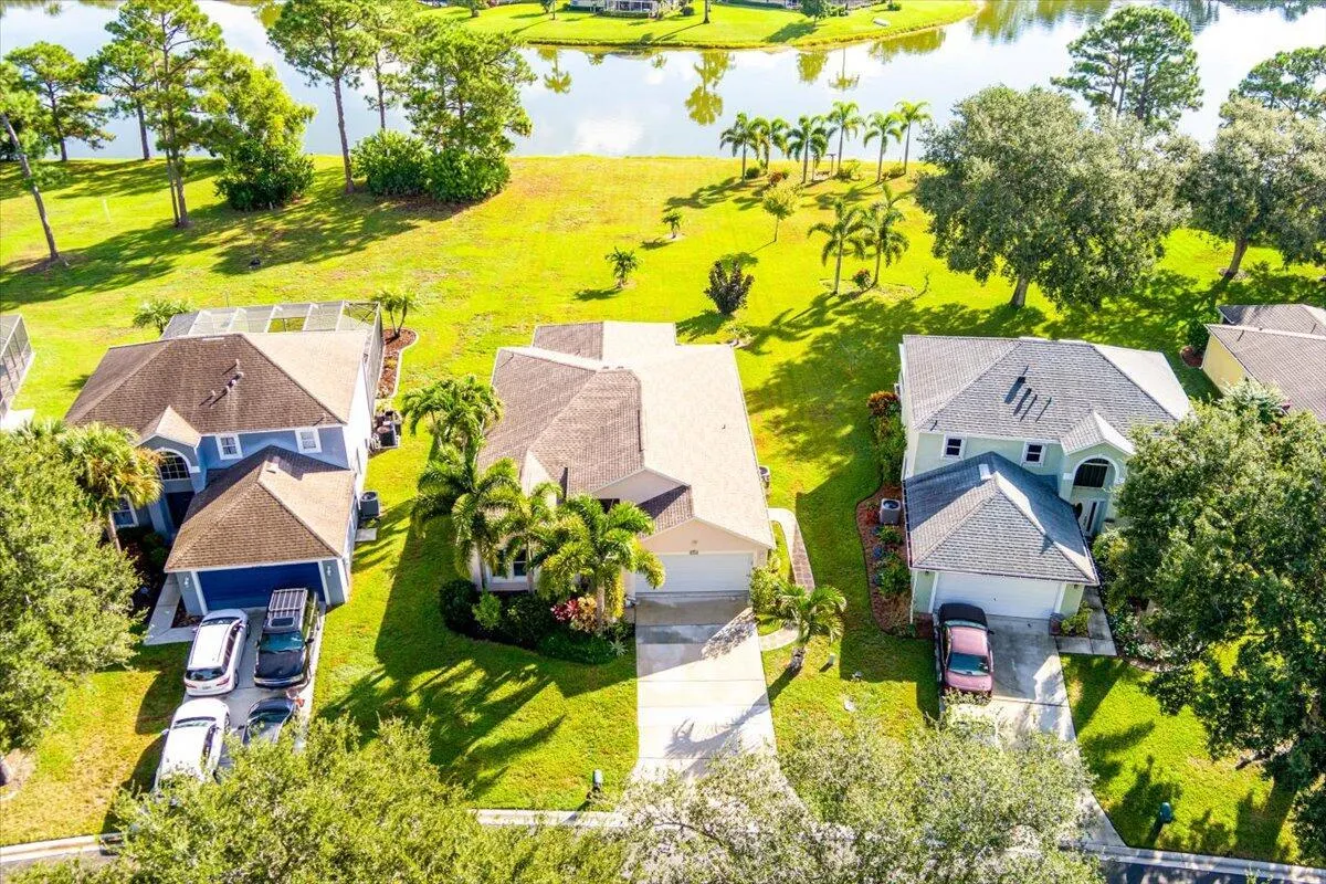 488 SW Deer Run