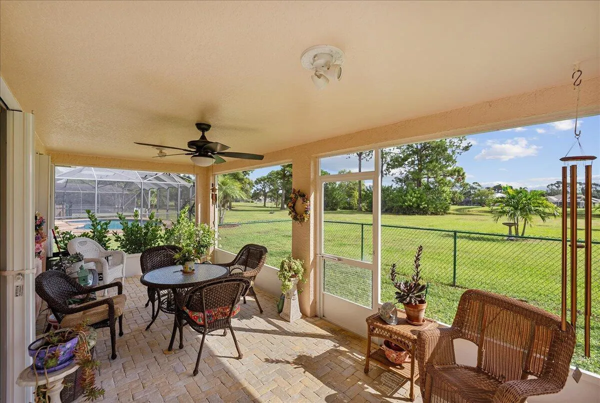 488 SW Deer Run