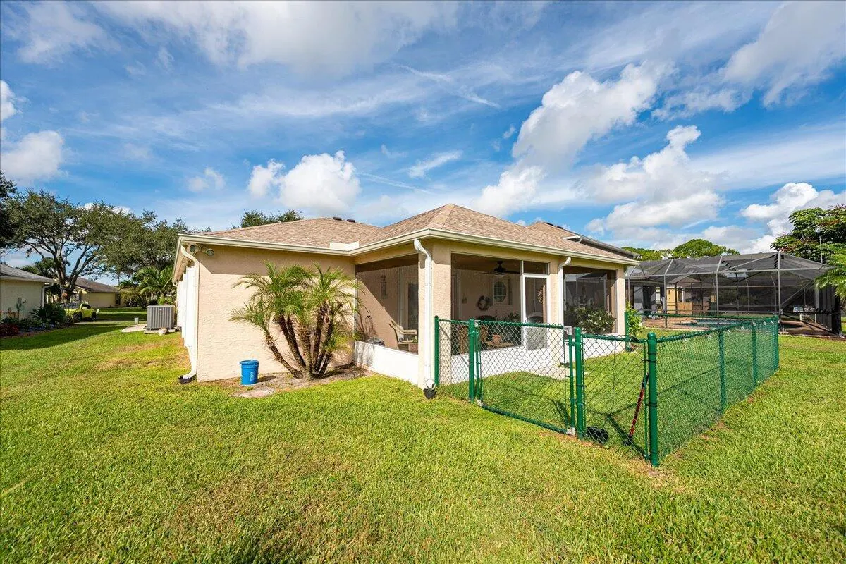 488 SW Deer Run