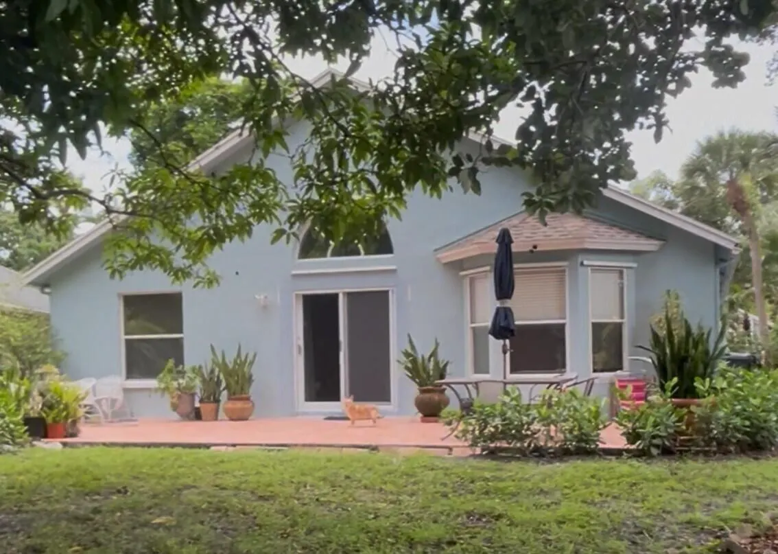 2202 Soundings Court