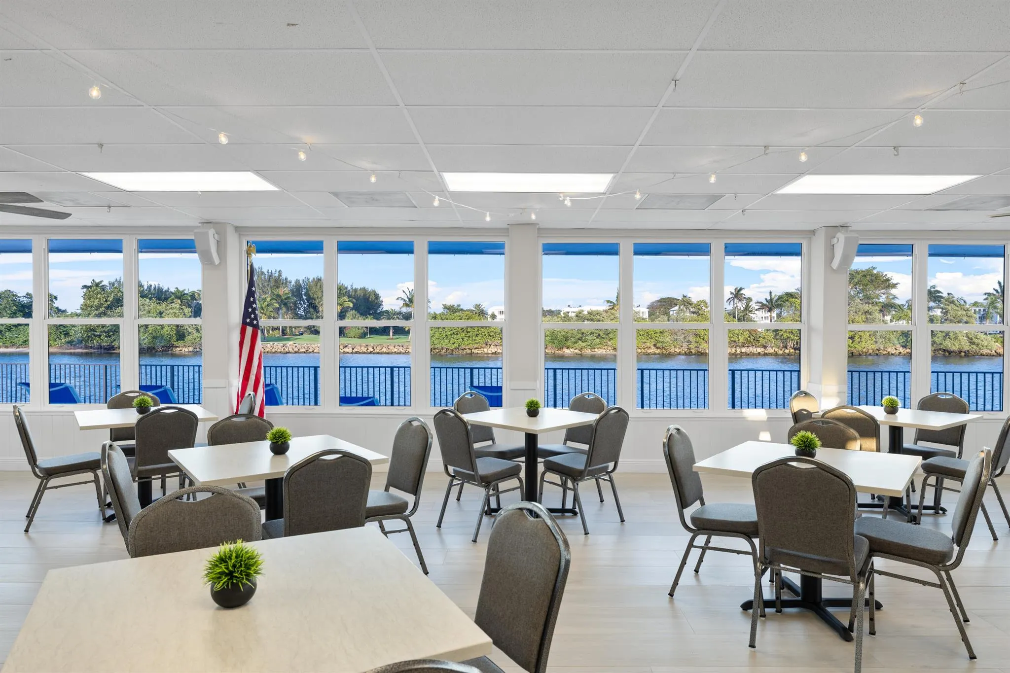 2420 S Federal Highway, #18