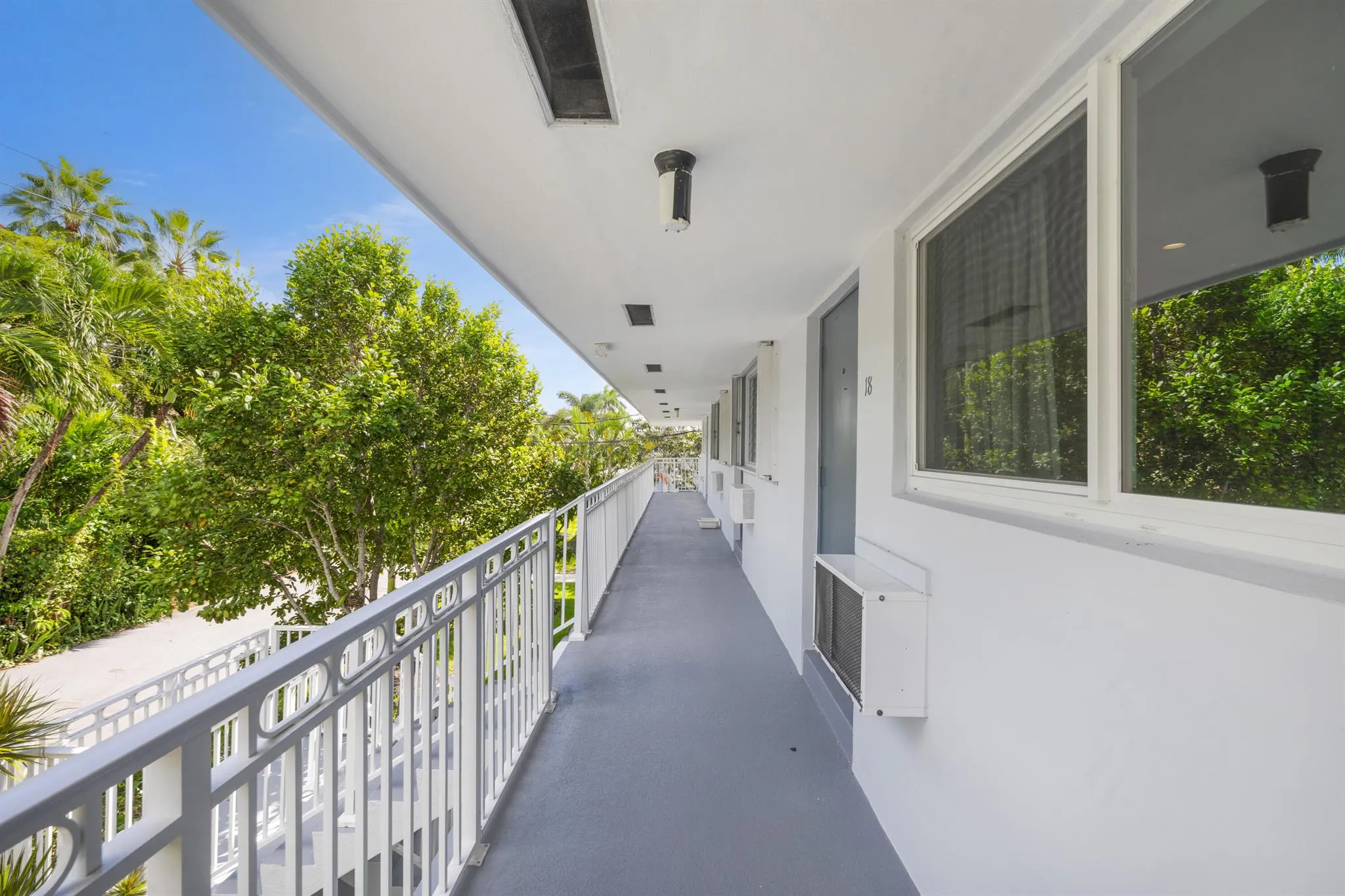 2420 S Federal Highway, #18