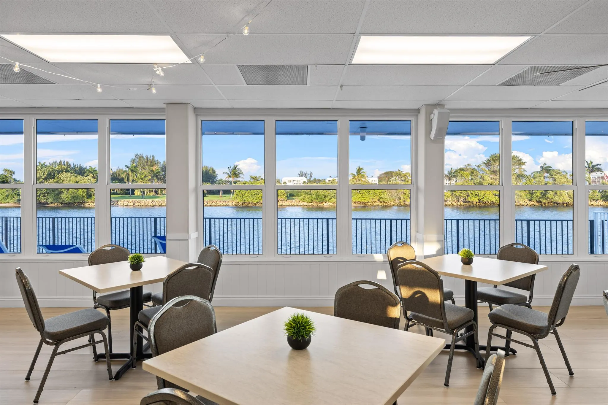 2420 S Federal Highway, #18