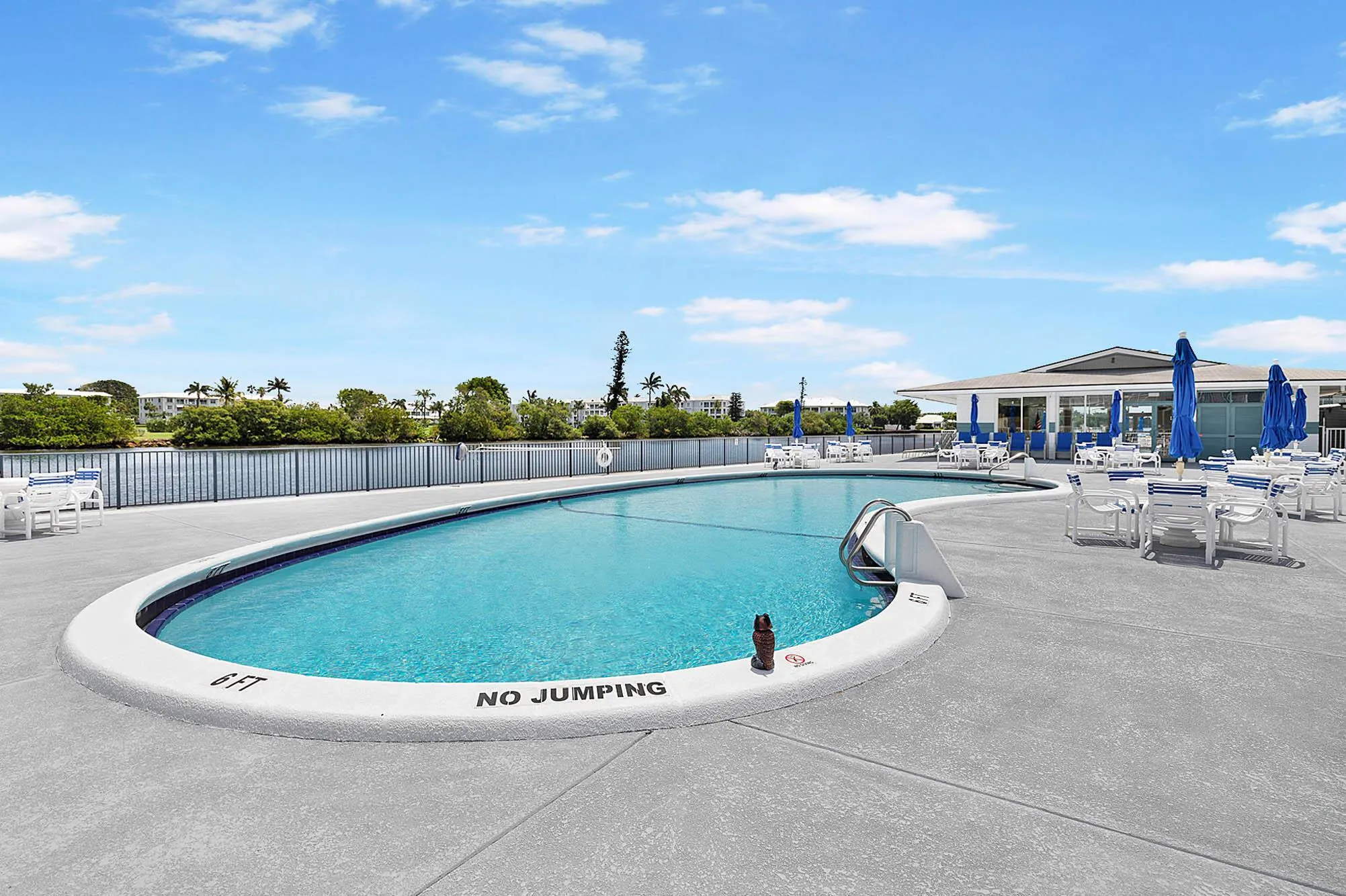 2420 S Federal Highway, #18