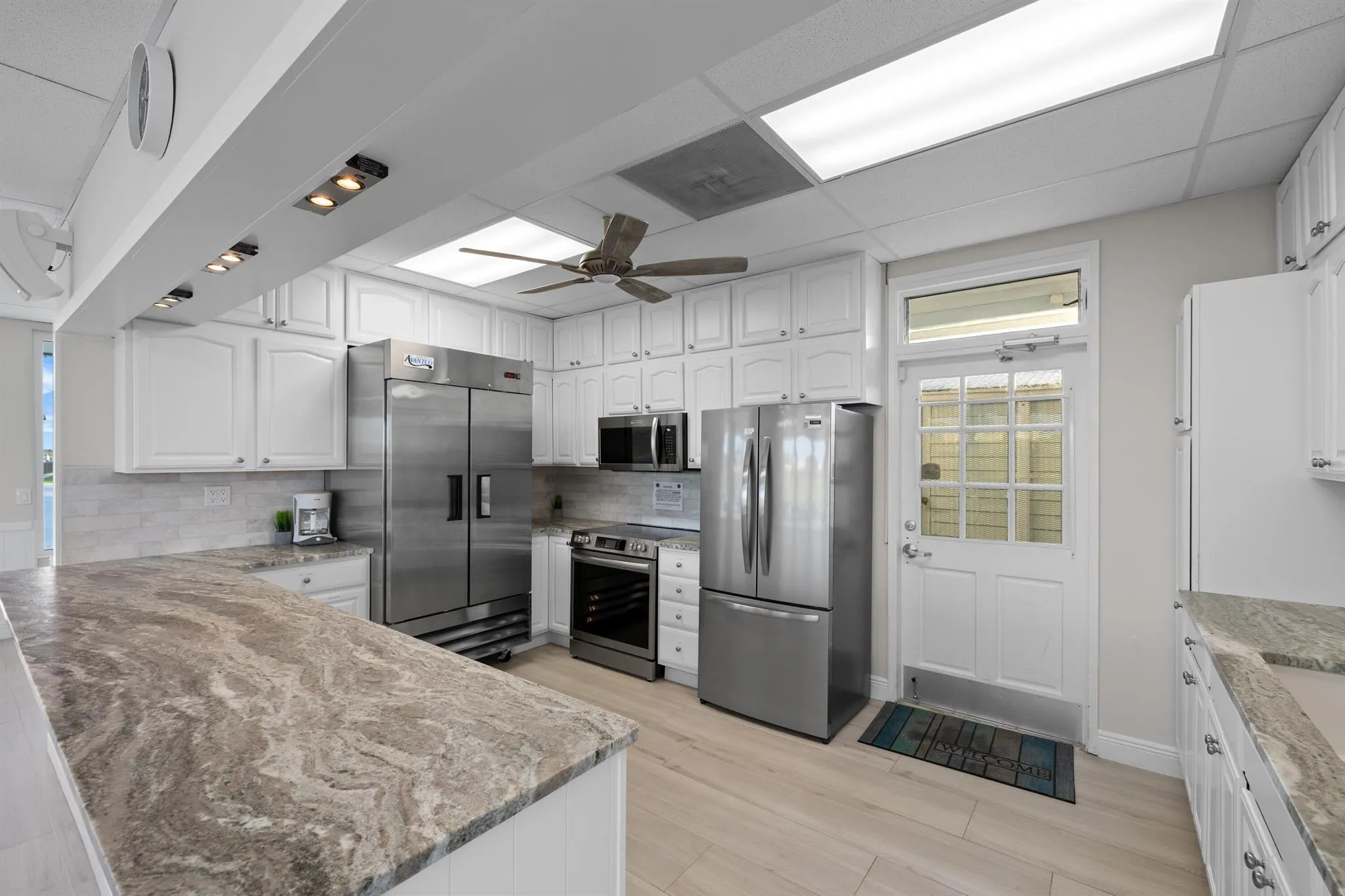 2420 S Federal Highway, #18