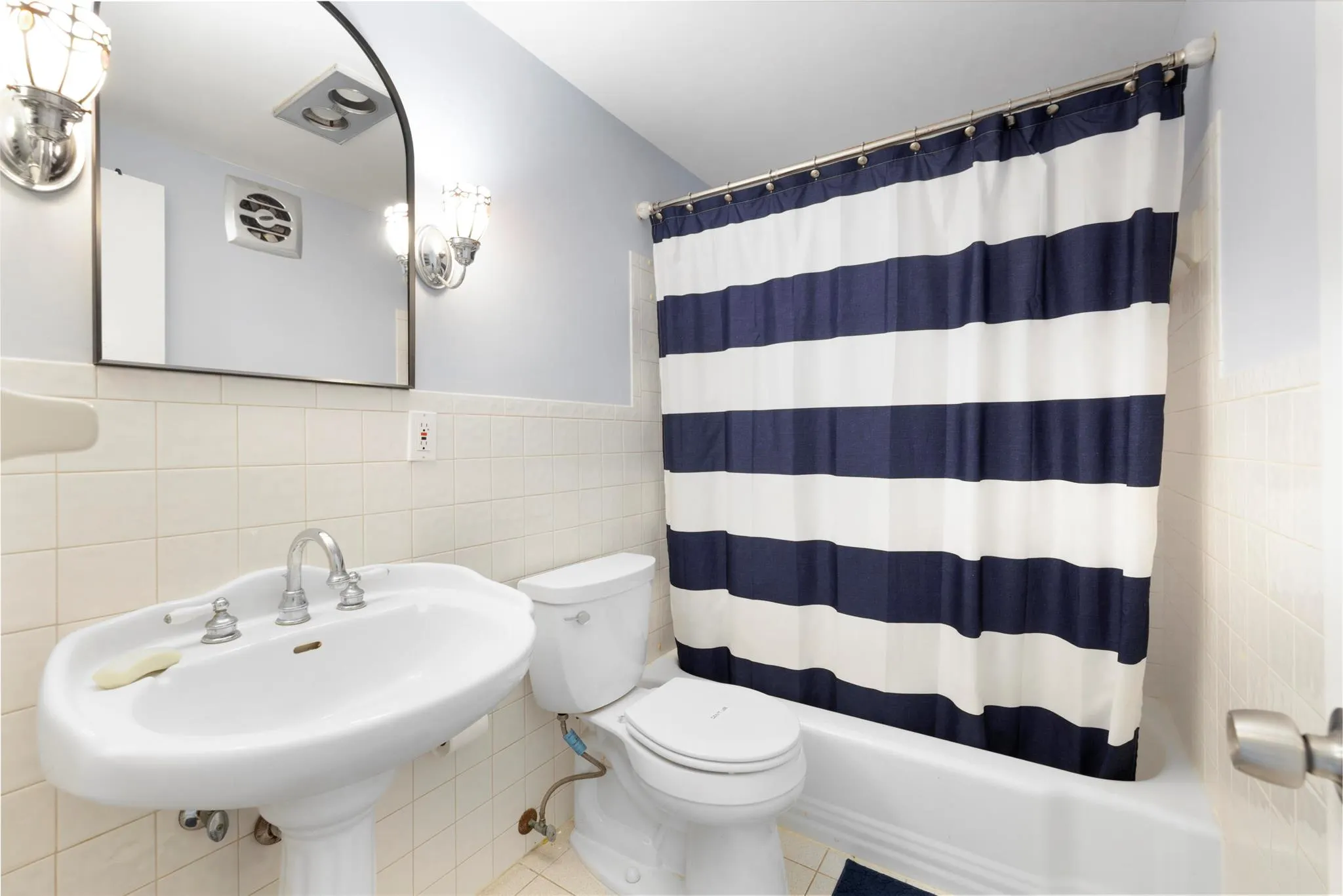 2420 S Federal Highway, #18