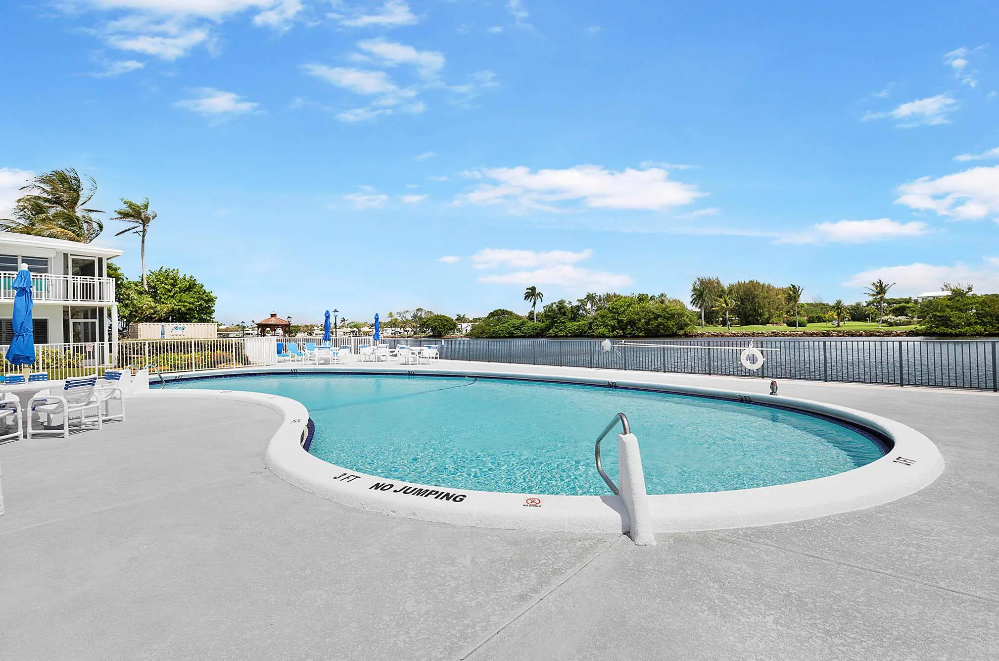 2420 S Federal Highway, #18