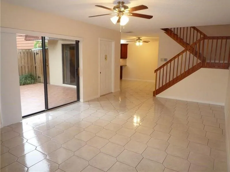 9937 NW 6 Court