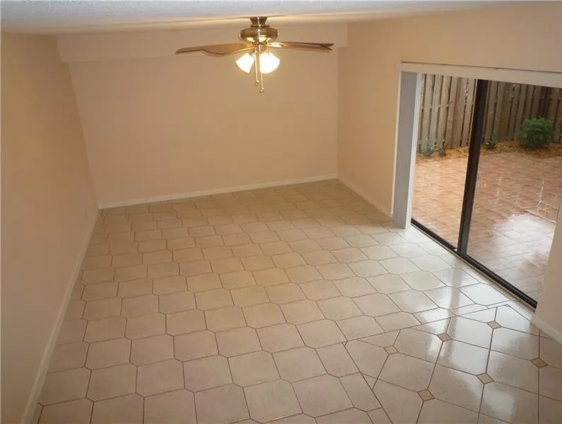 9937 NW 6 Court