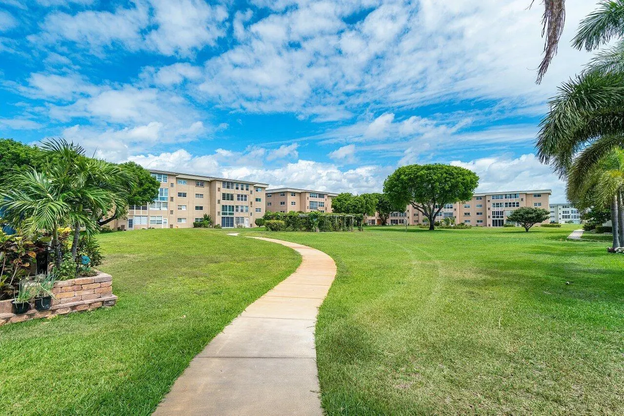 2615 NE 1st Court, #301