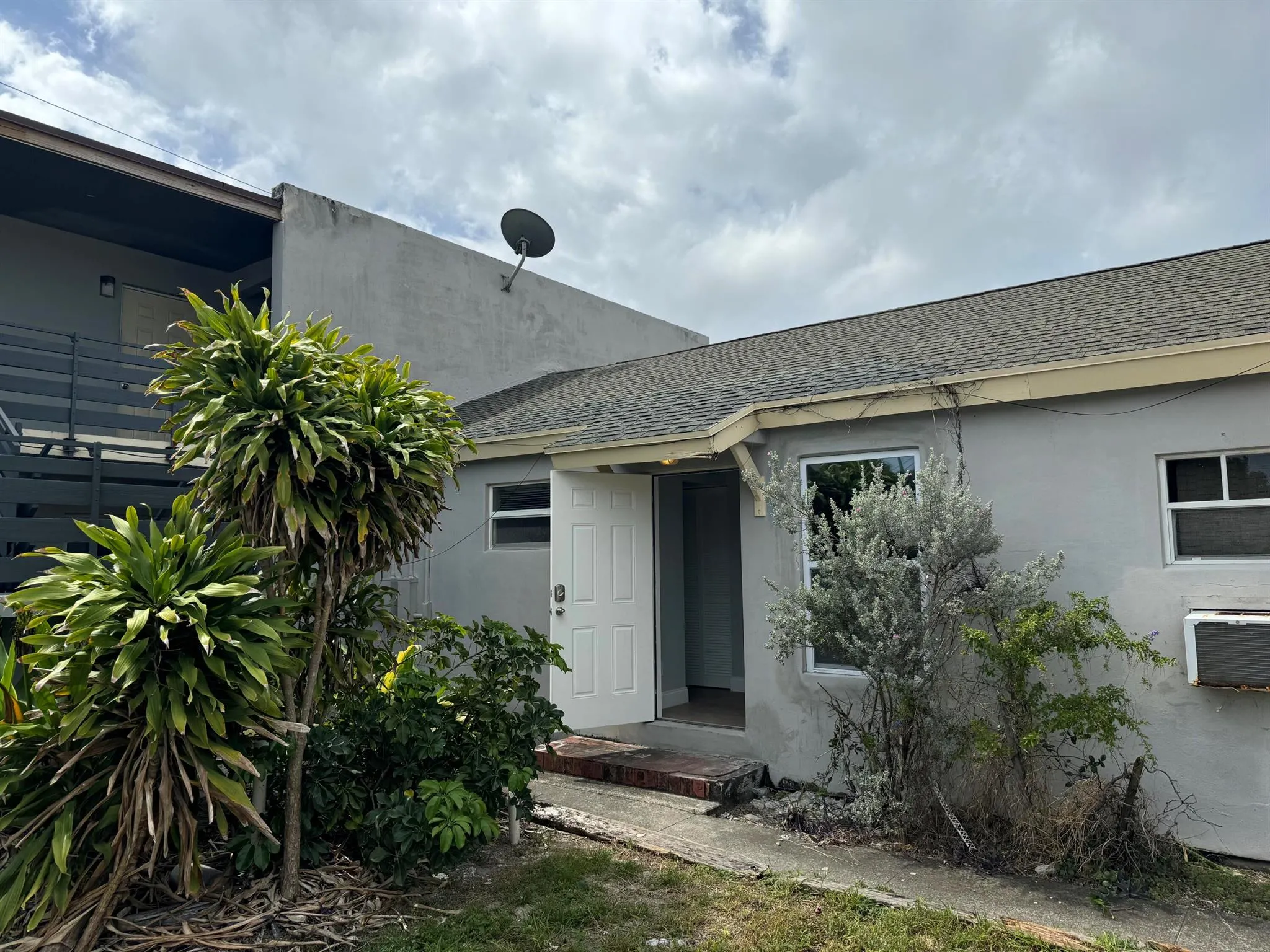840 Almeria Road, #1