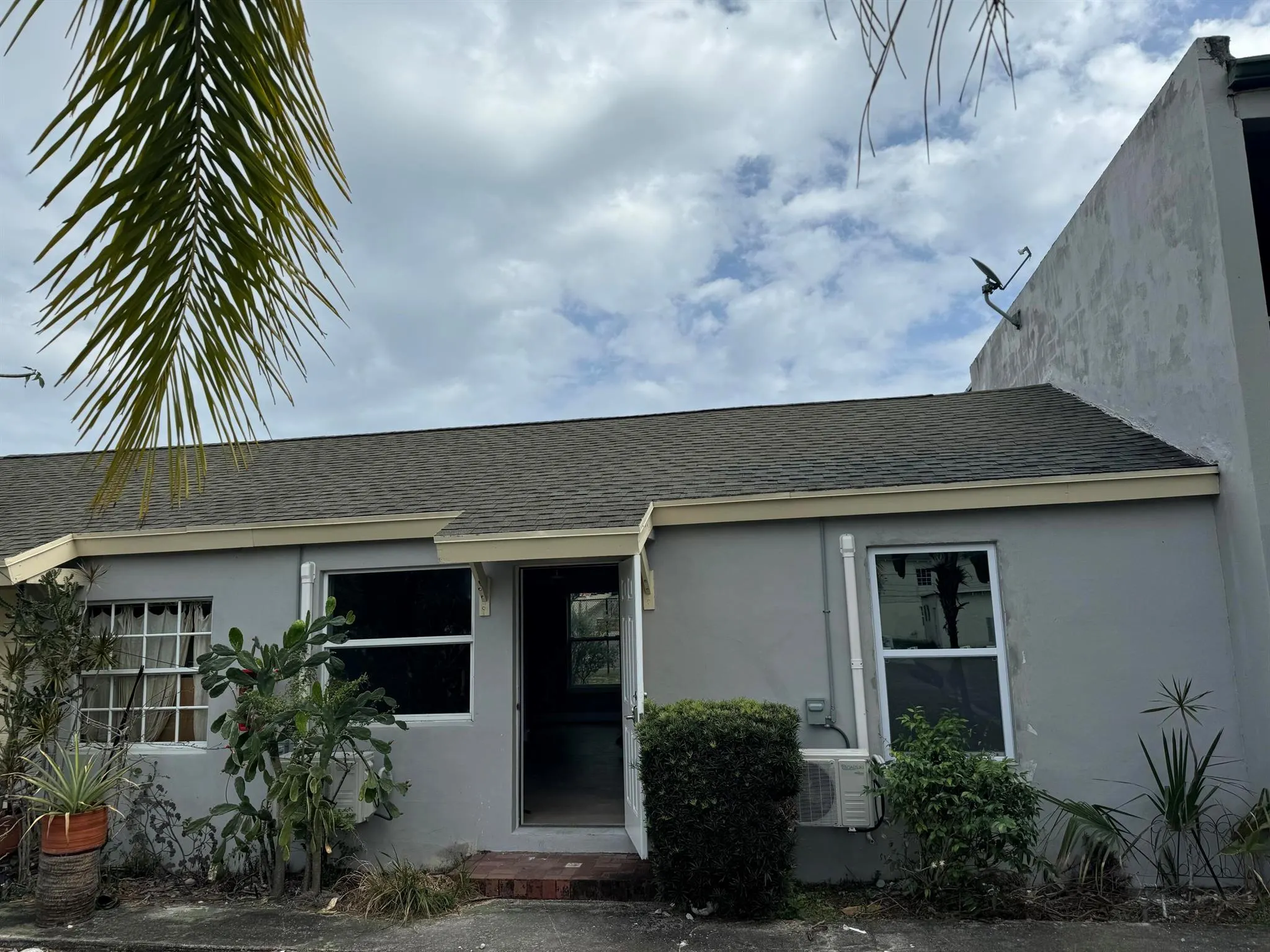 840 Almeria Road, #1