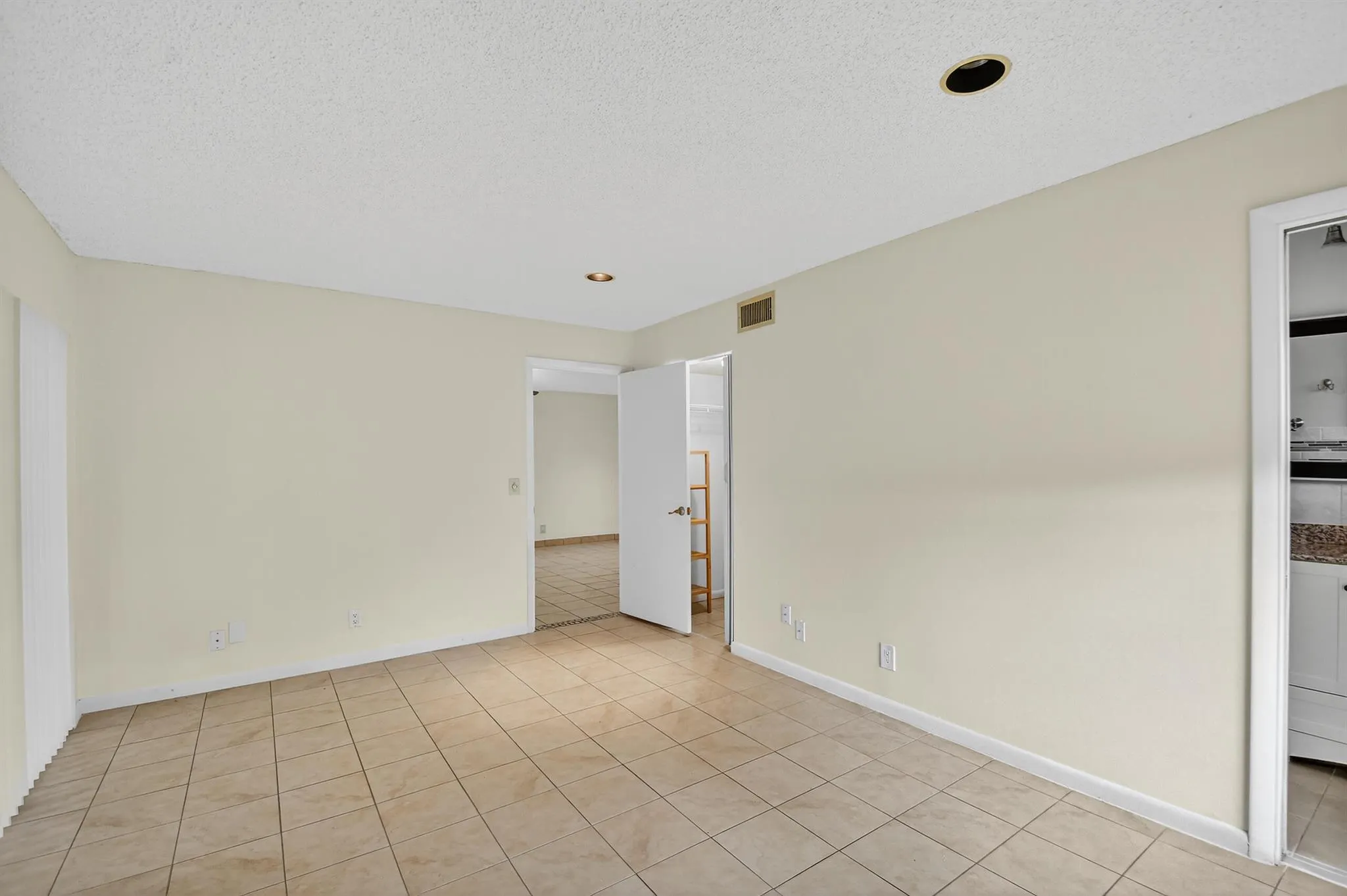 638 Marlboro Oval