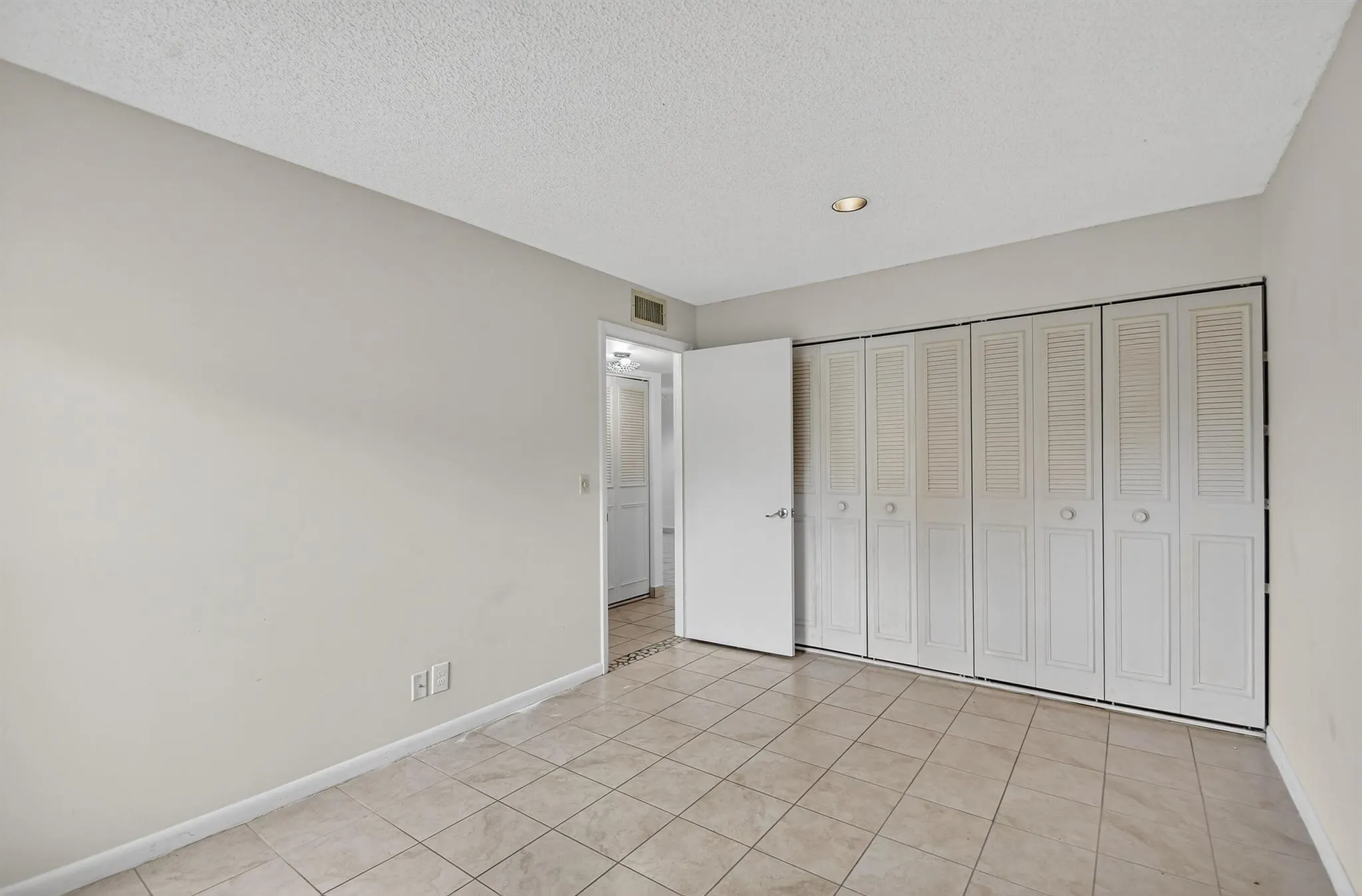 638 Marlboro Oval