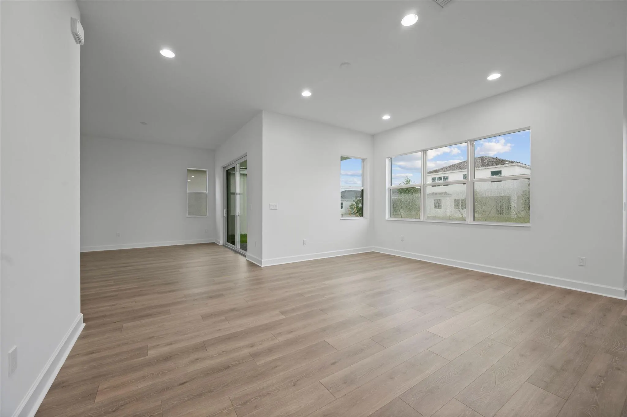 13807 Prickly Cone Cove