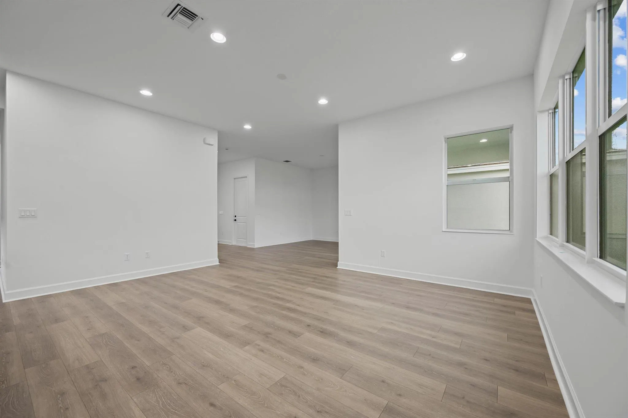 13807 Prickly Cone Cove