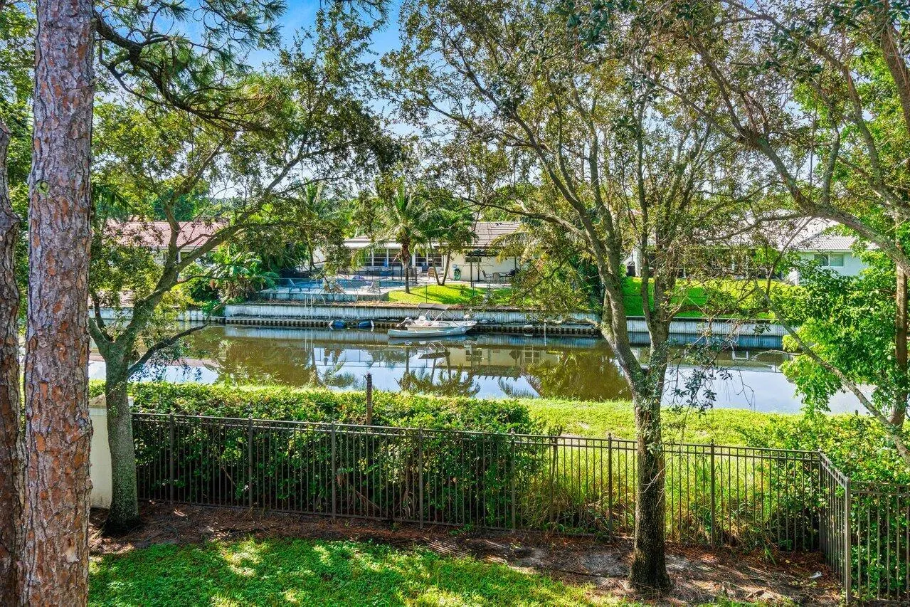 2406 Venetian Way