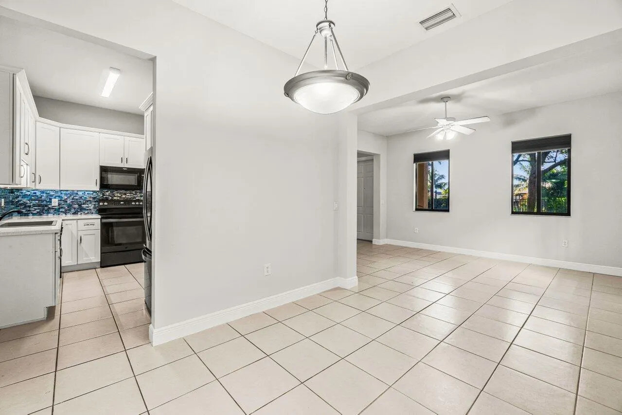 2406 Venetian Way