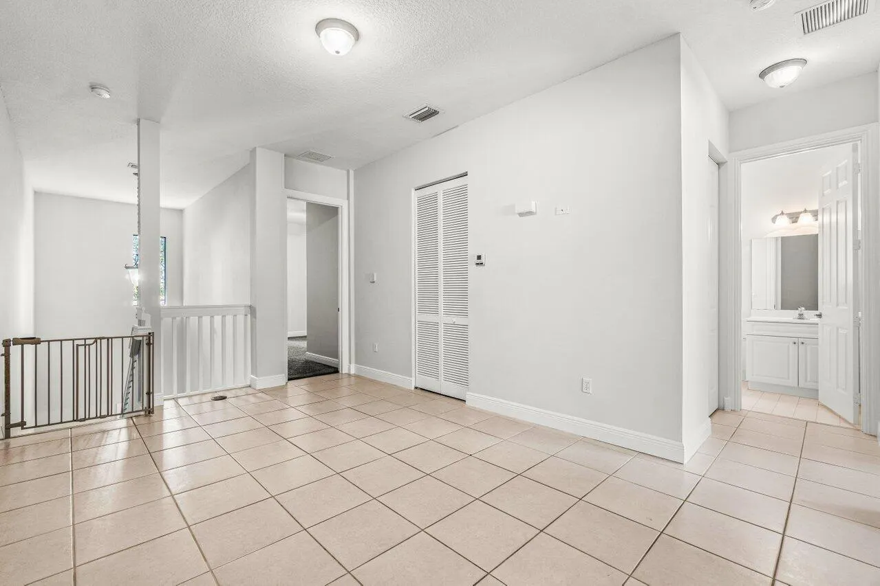 2406 Venetian Way