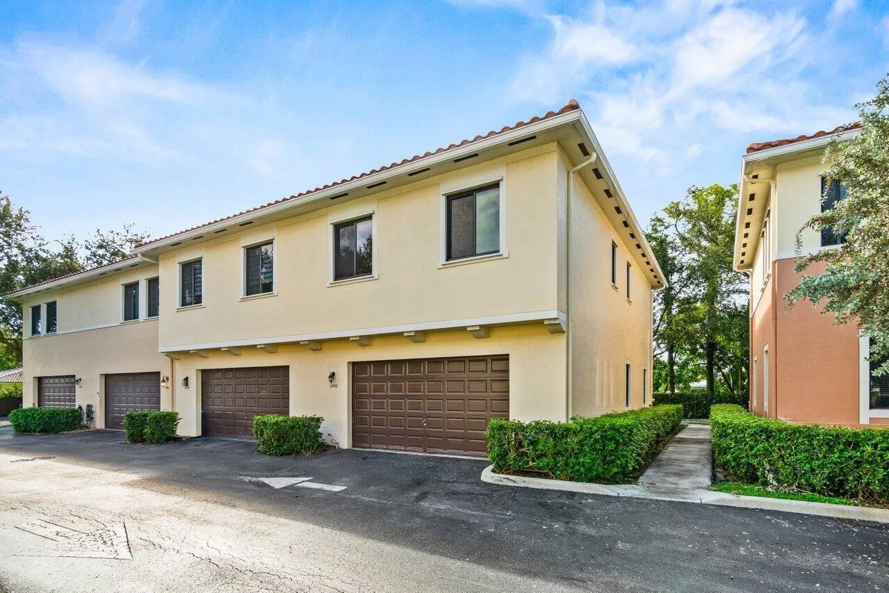 2406 Venetian Way