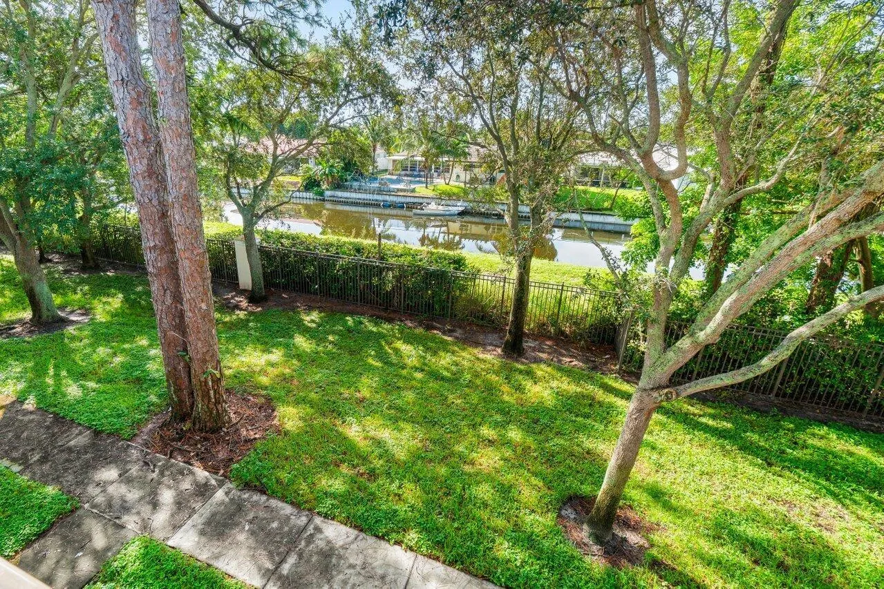 2406 Venetian Way