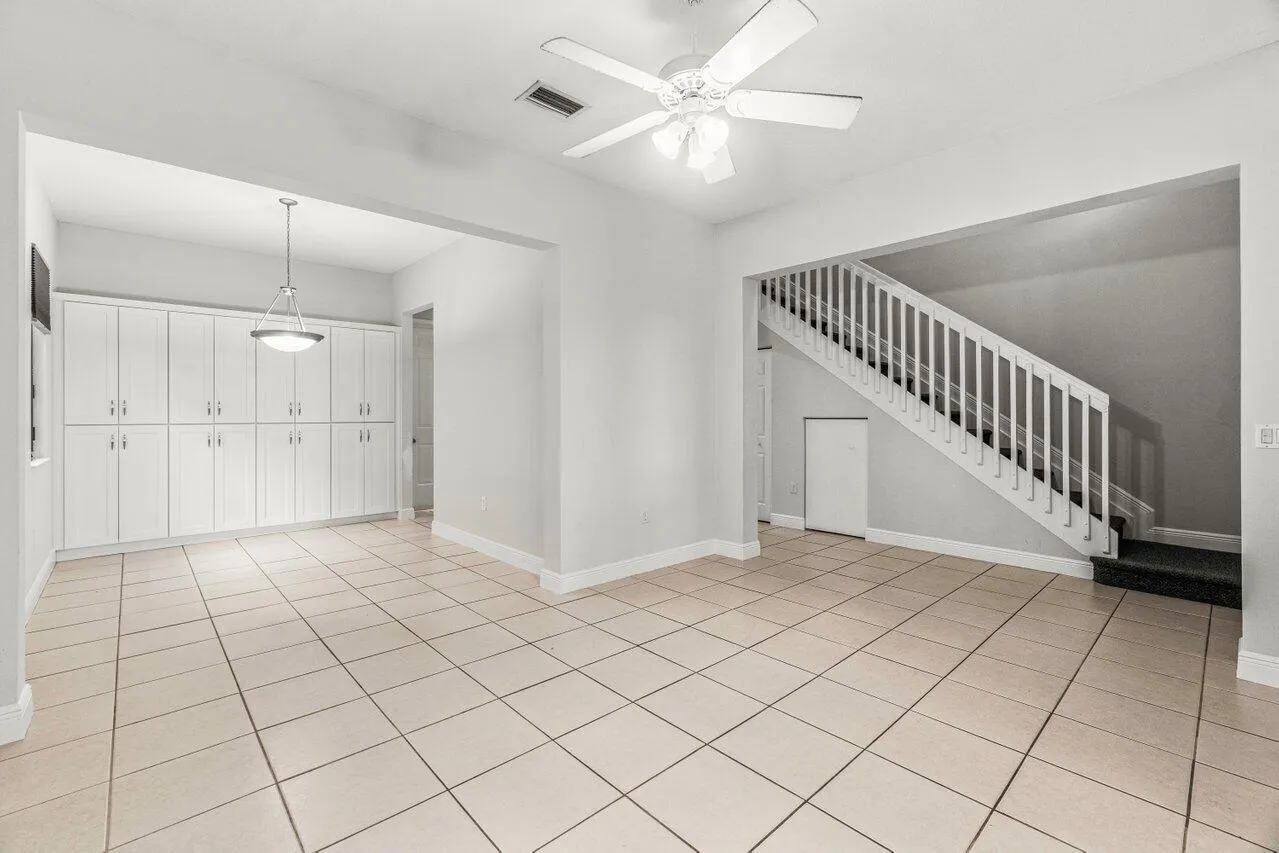2406 Venetian Way