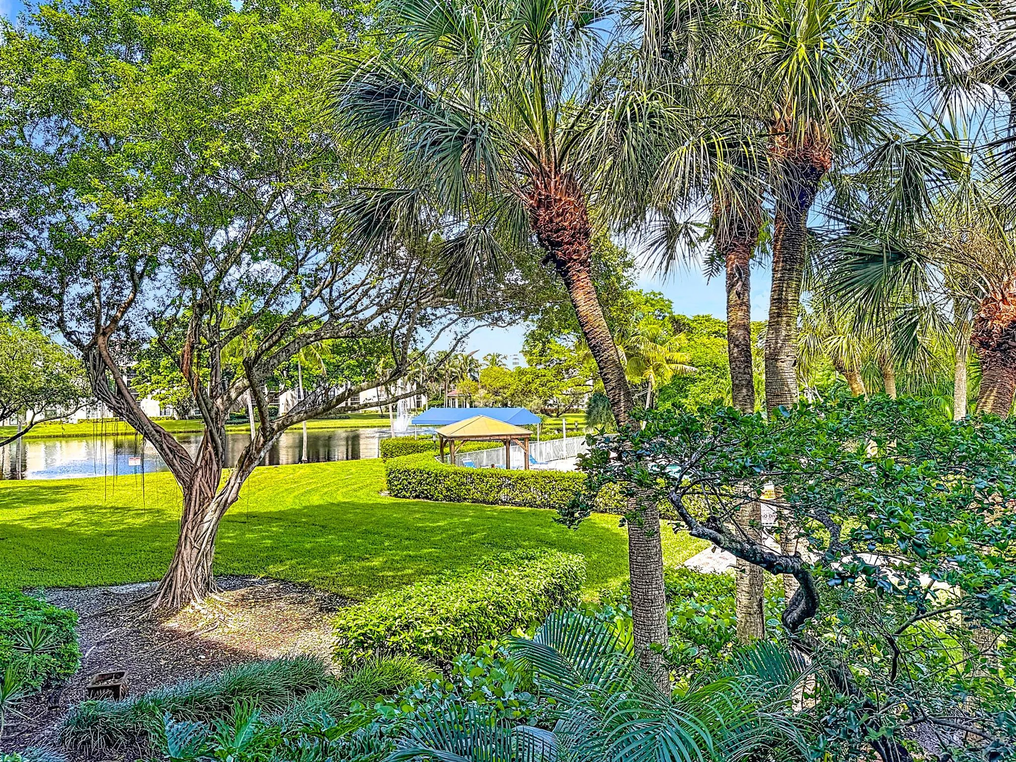 955 Egret Circle, #207