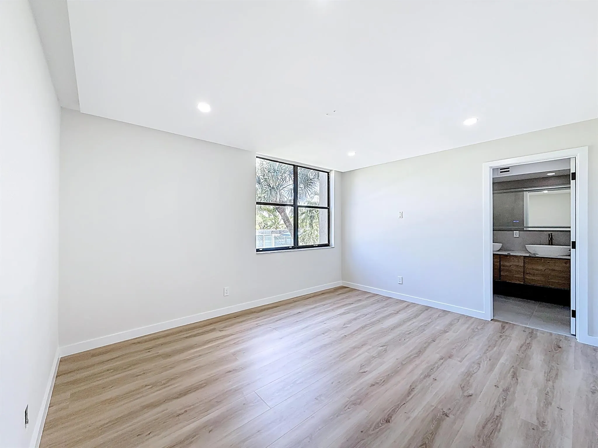 955 Egret Circle, #207
