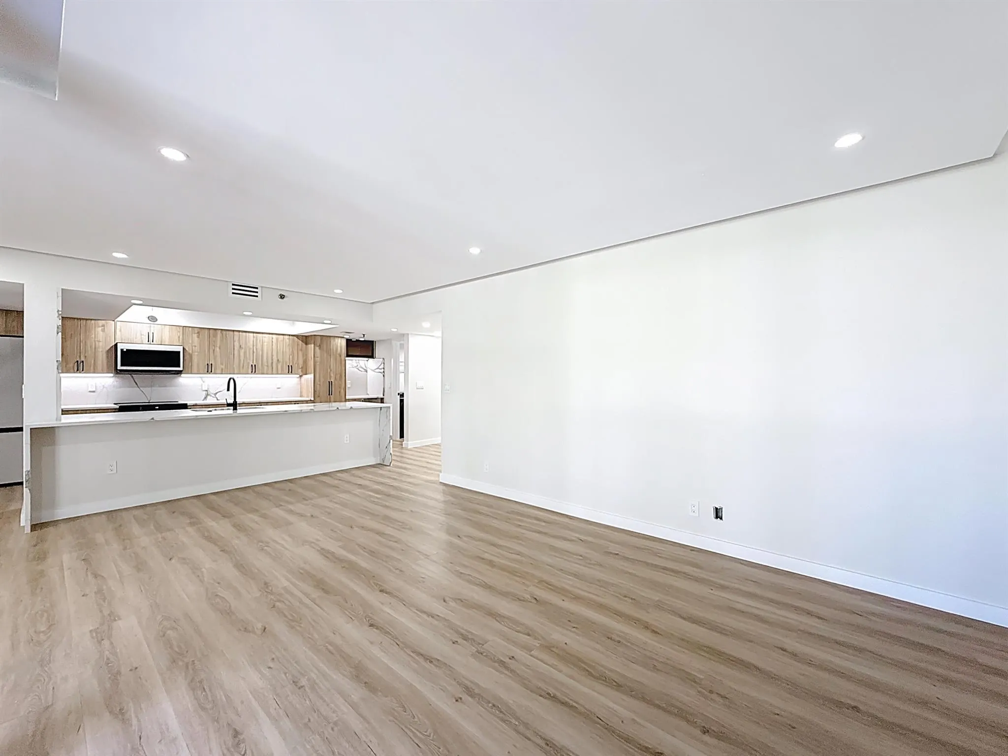 955 Egret Circle, #207