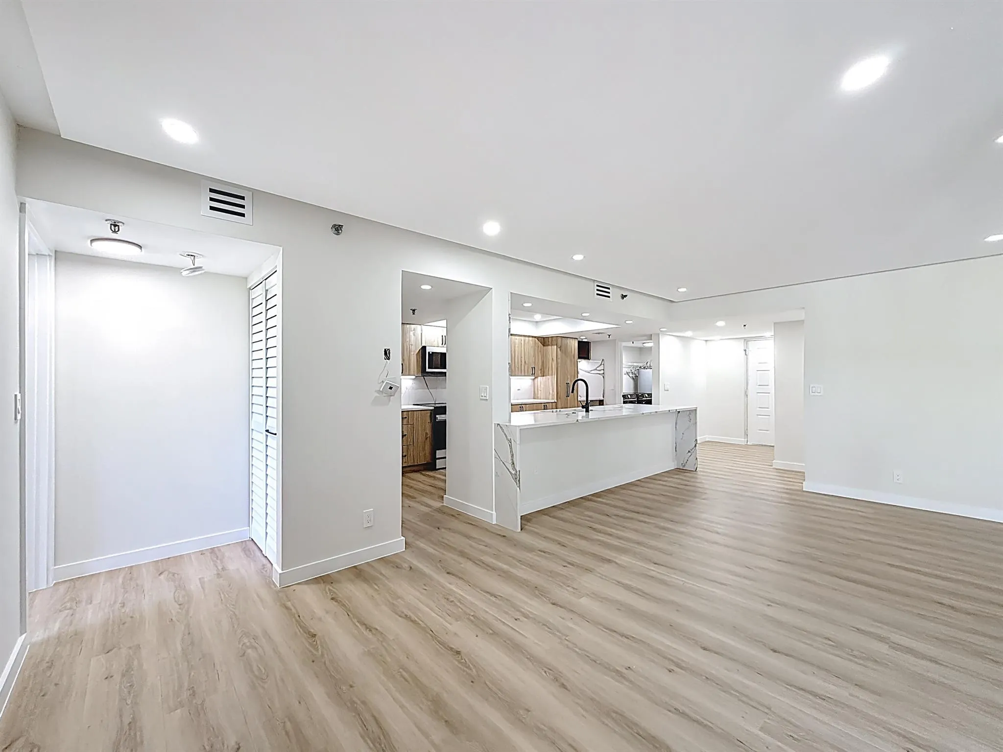 955 Egret Circle, #207