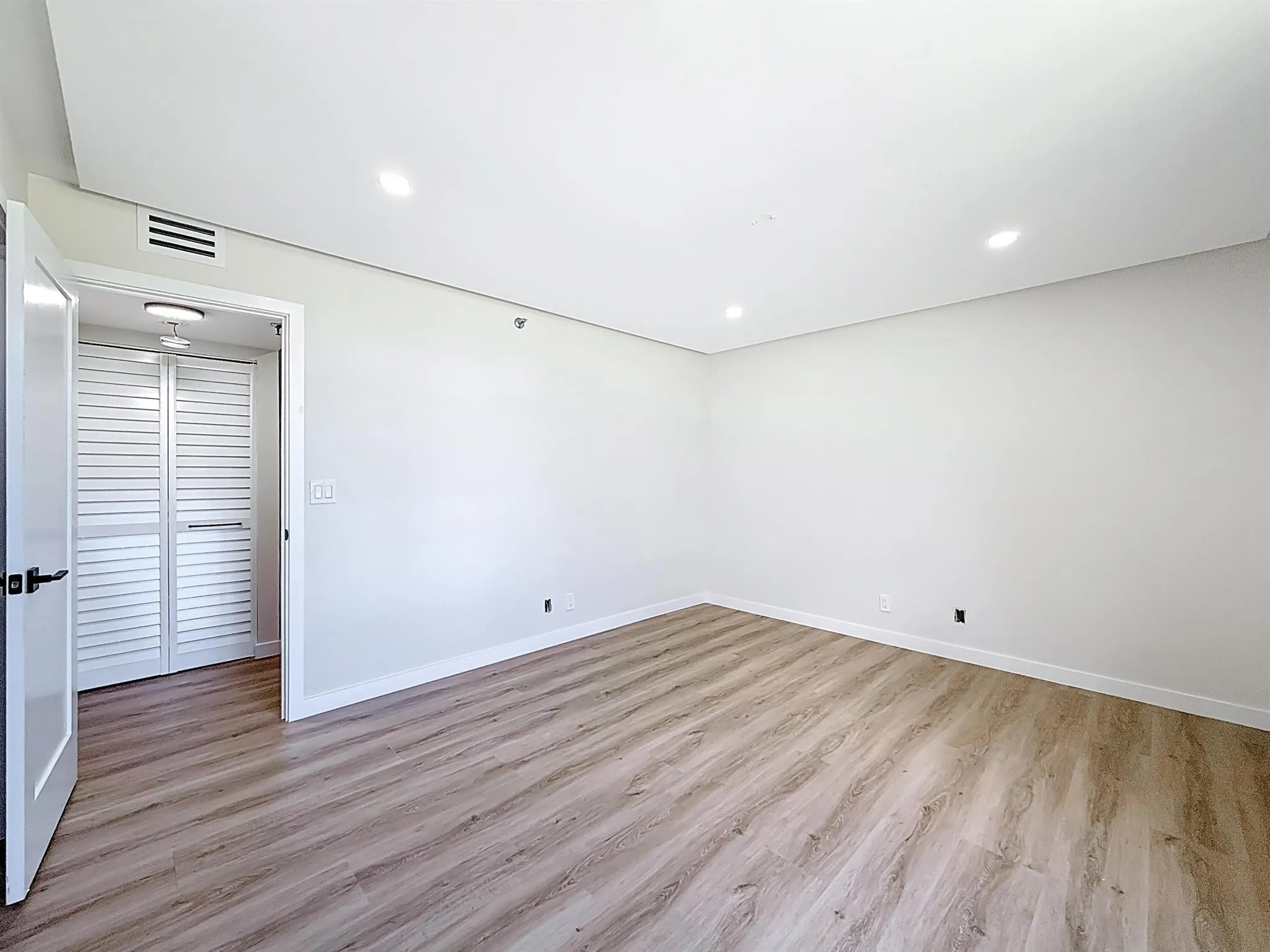 955 Egret Circle, #207