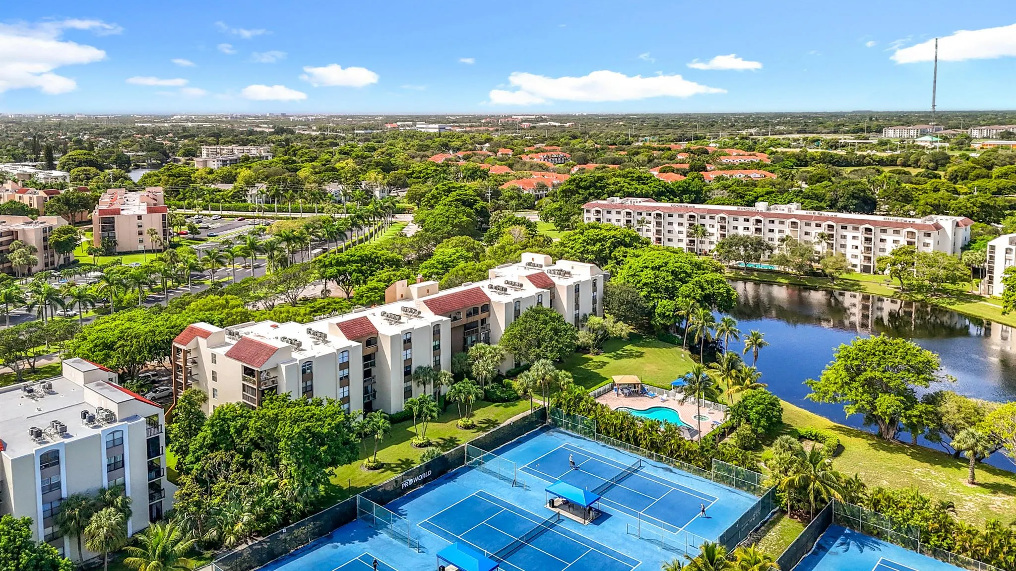 955 Egret Circle, #207