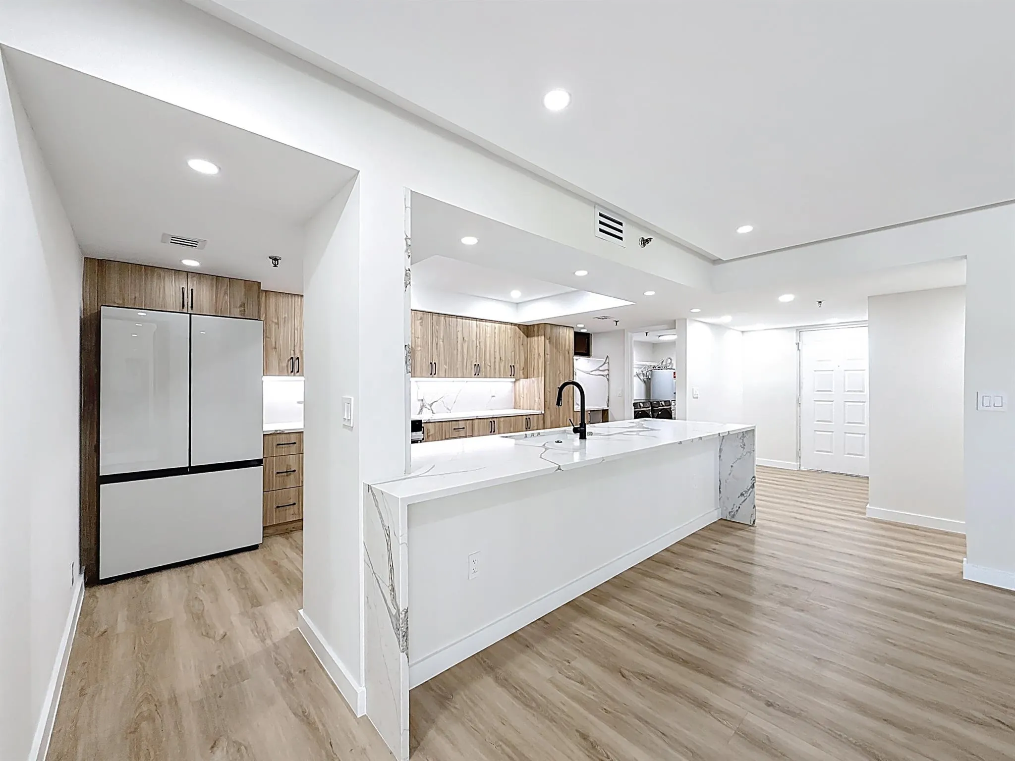 955 Egret Circle, #207