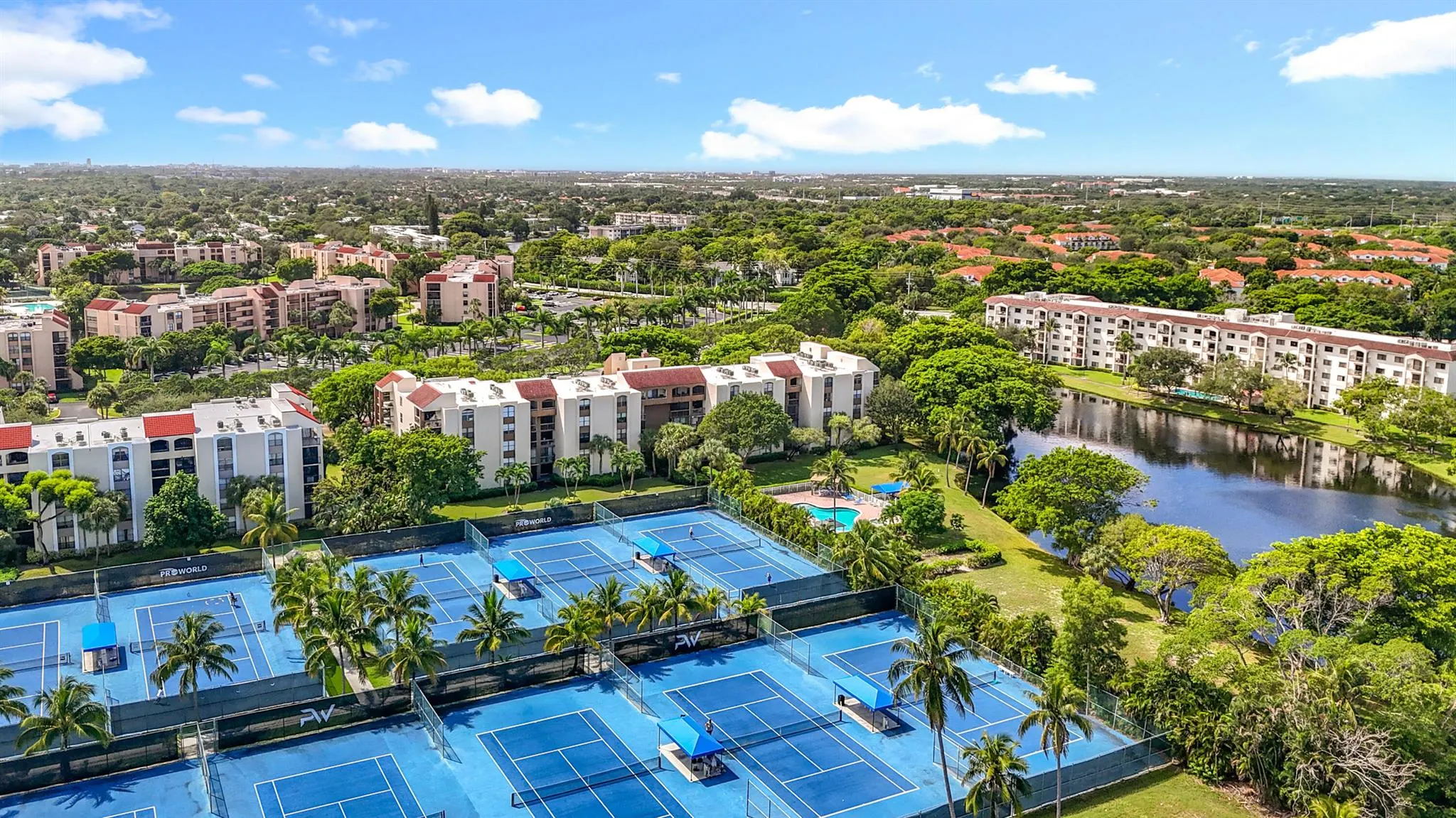 955 Egret Circle, #207