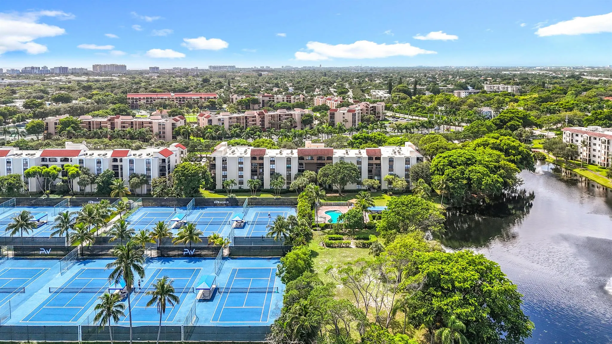 955 Egret Circle, #207