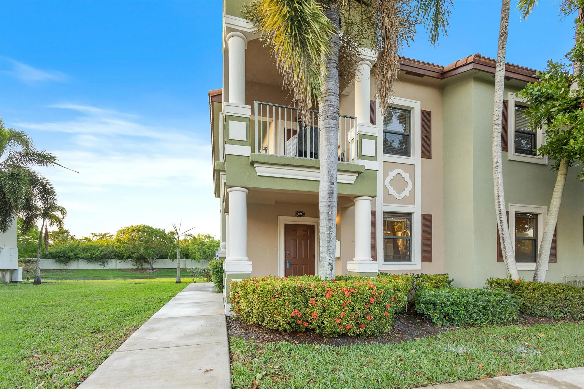 3585 NE 5th Street, #101