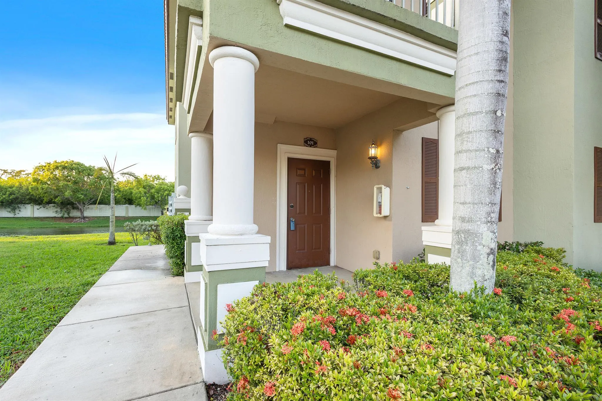 3585 NE 5th Street, #101