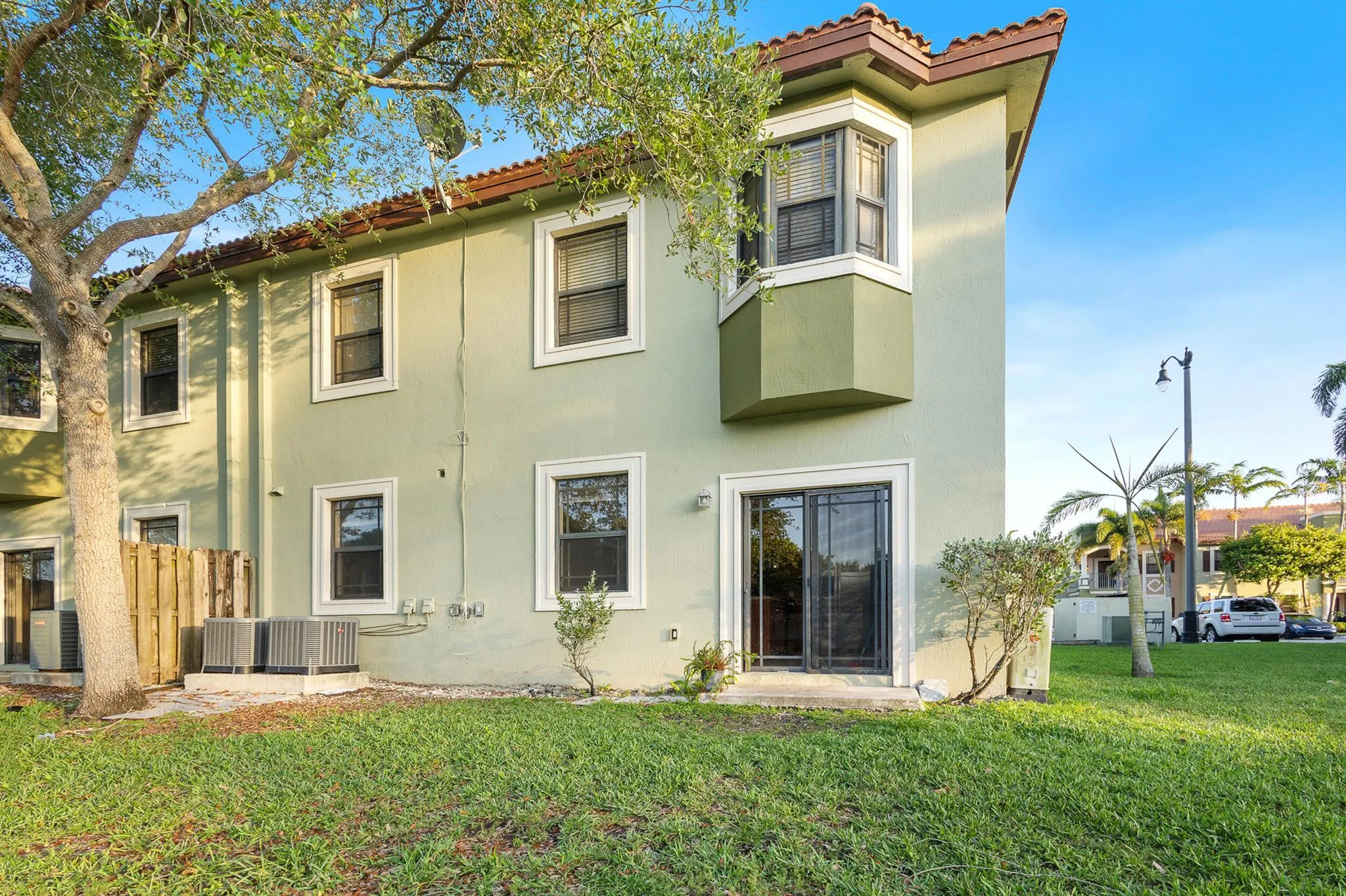 3585 NE 5th Street, #101