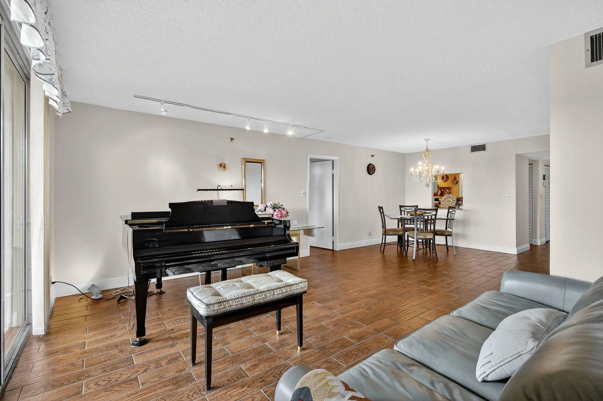 5340 NW 2nd Avenue, #421