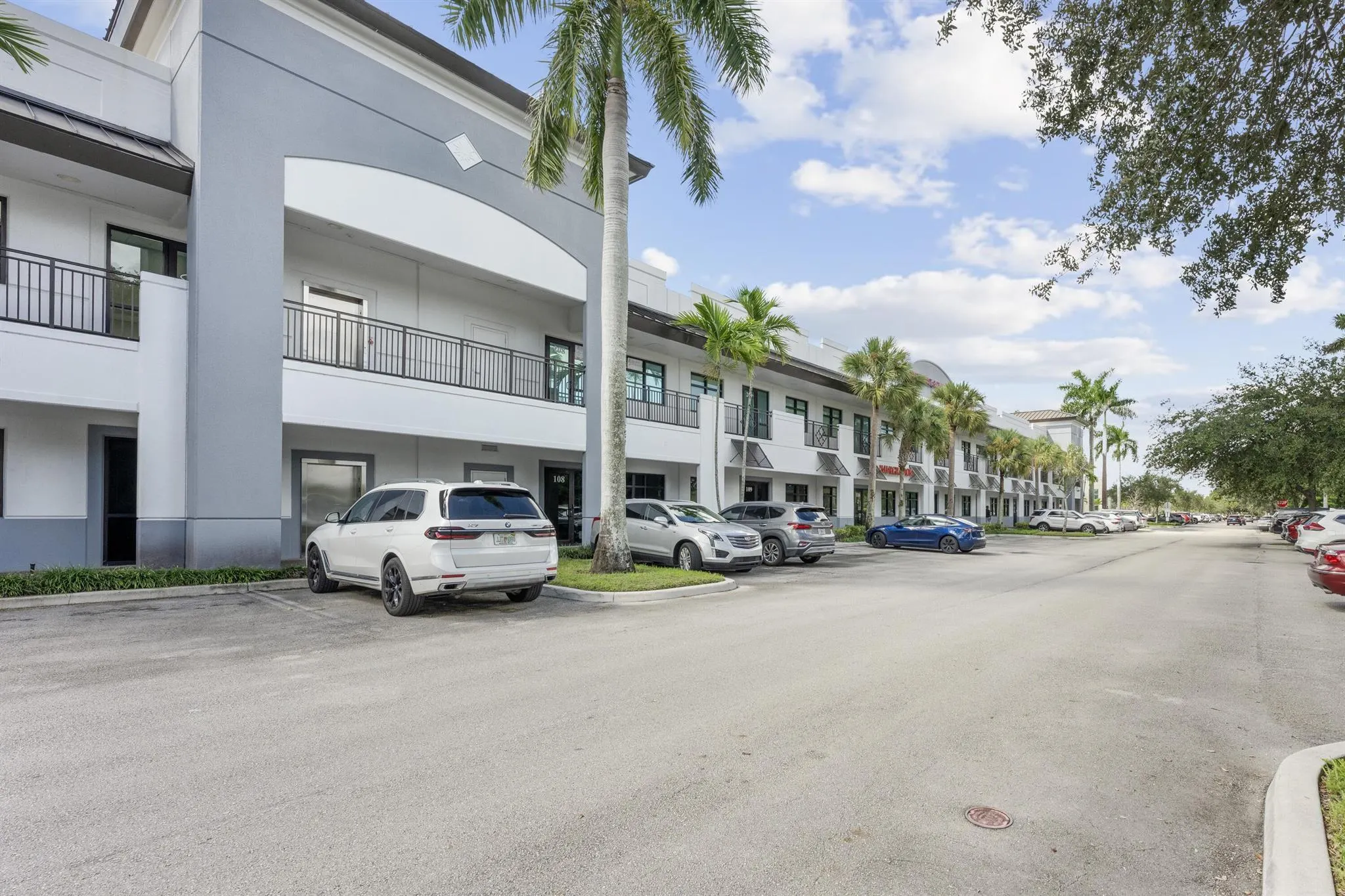 9200 Belvedere Road, #207