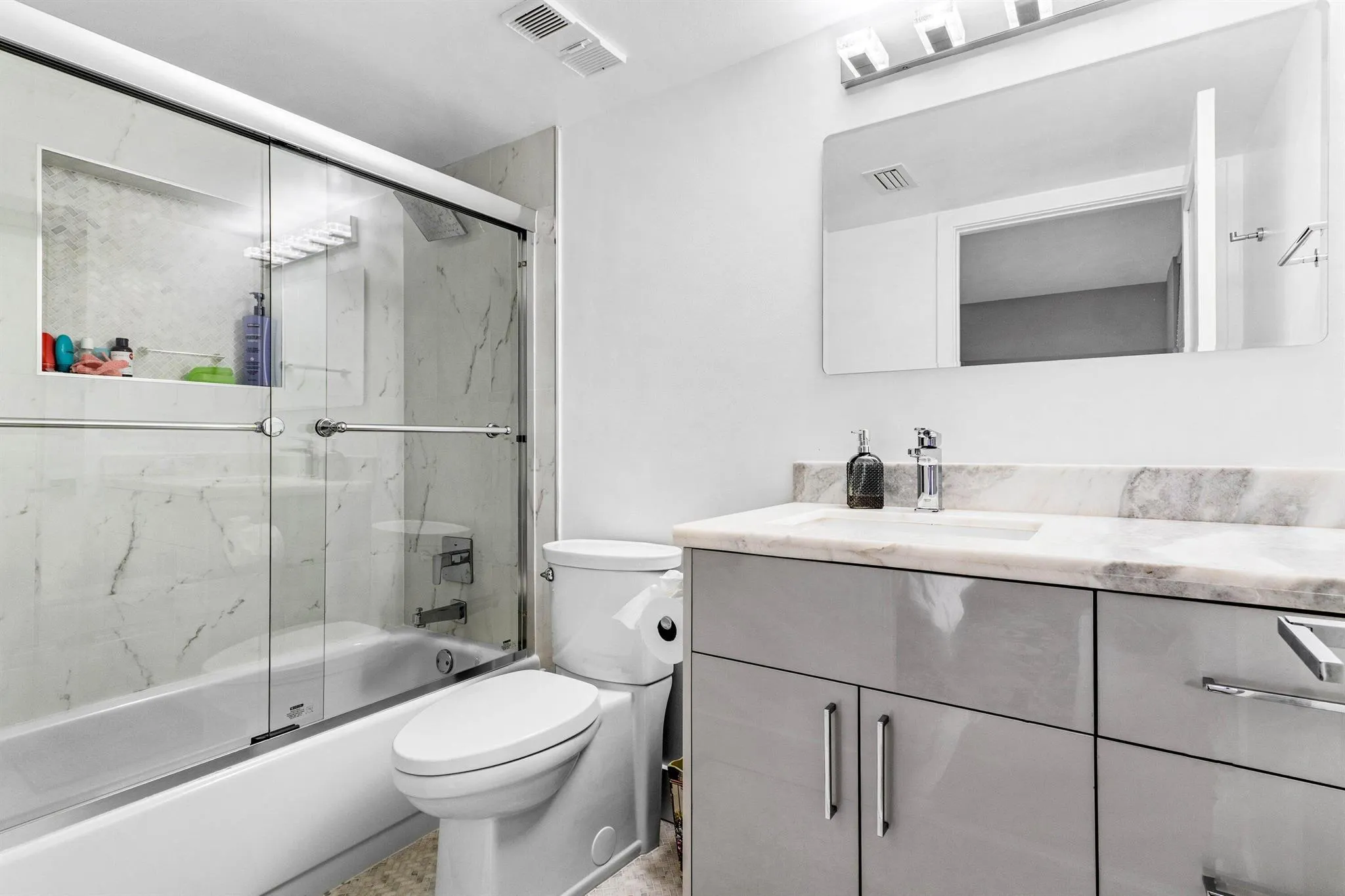 7572 Regency Lake Drive, #301