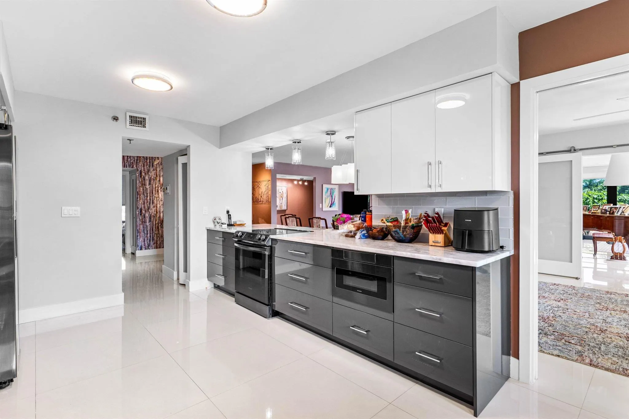 7572 Regency Lake Drive, #301