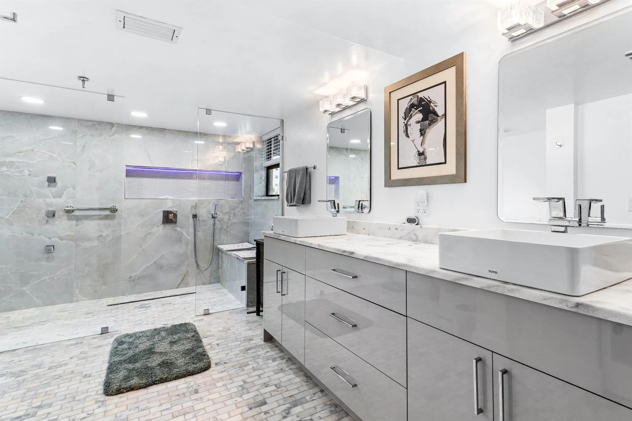 7572 Regency Lake Drive, #301