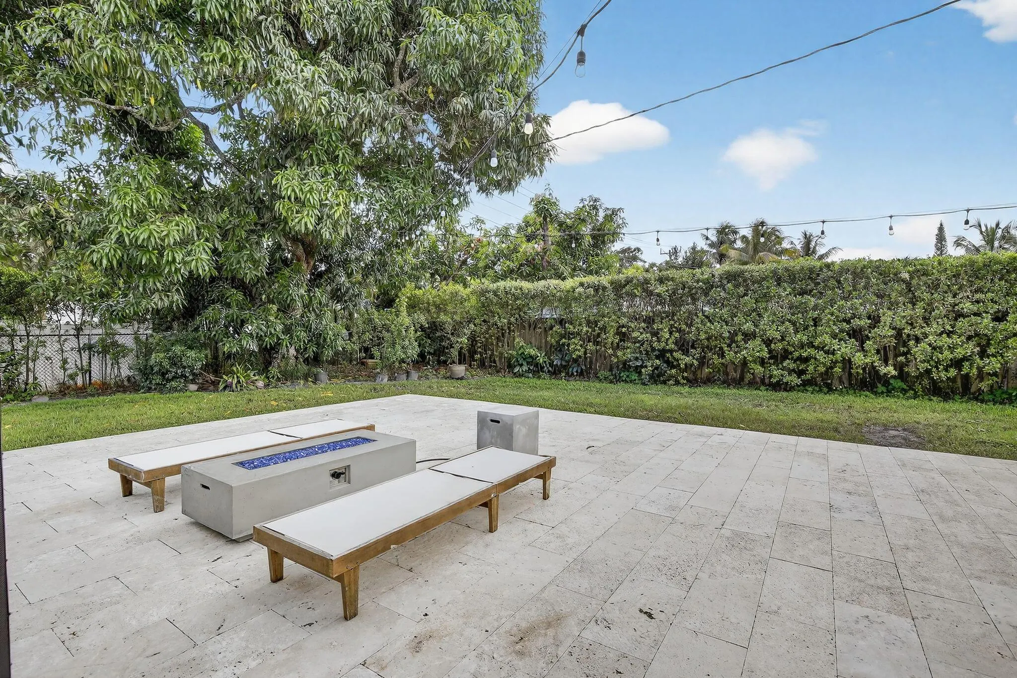 382 S Fig Tree Lane