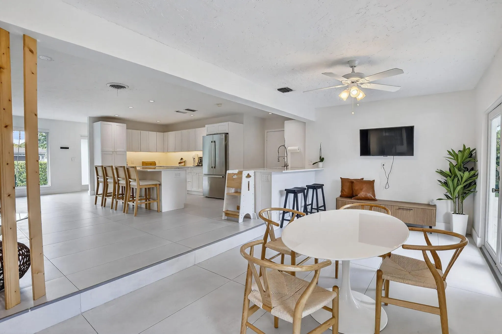 382 S Fig Tree Lane