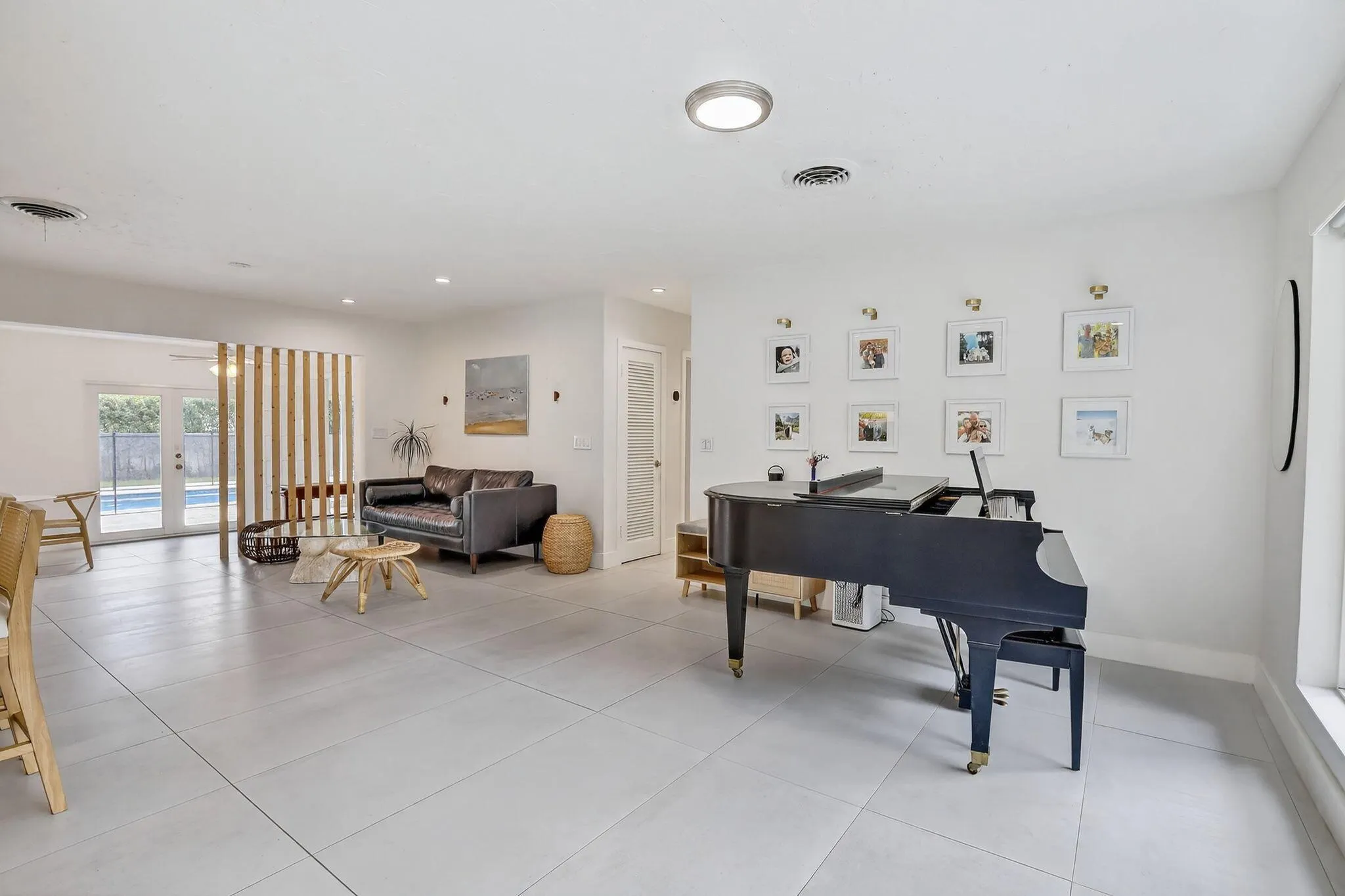 382 S Fig Tree Lane