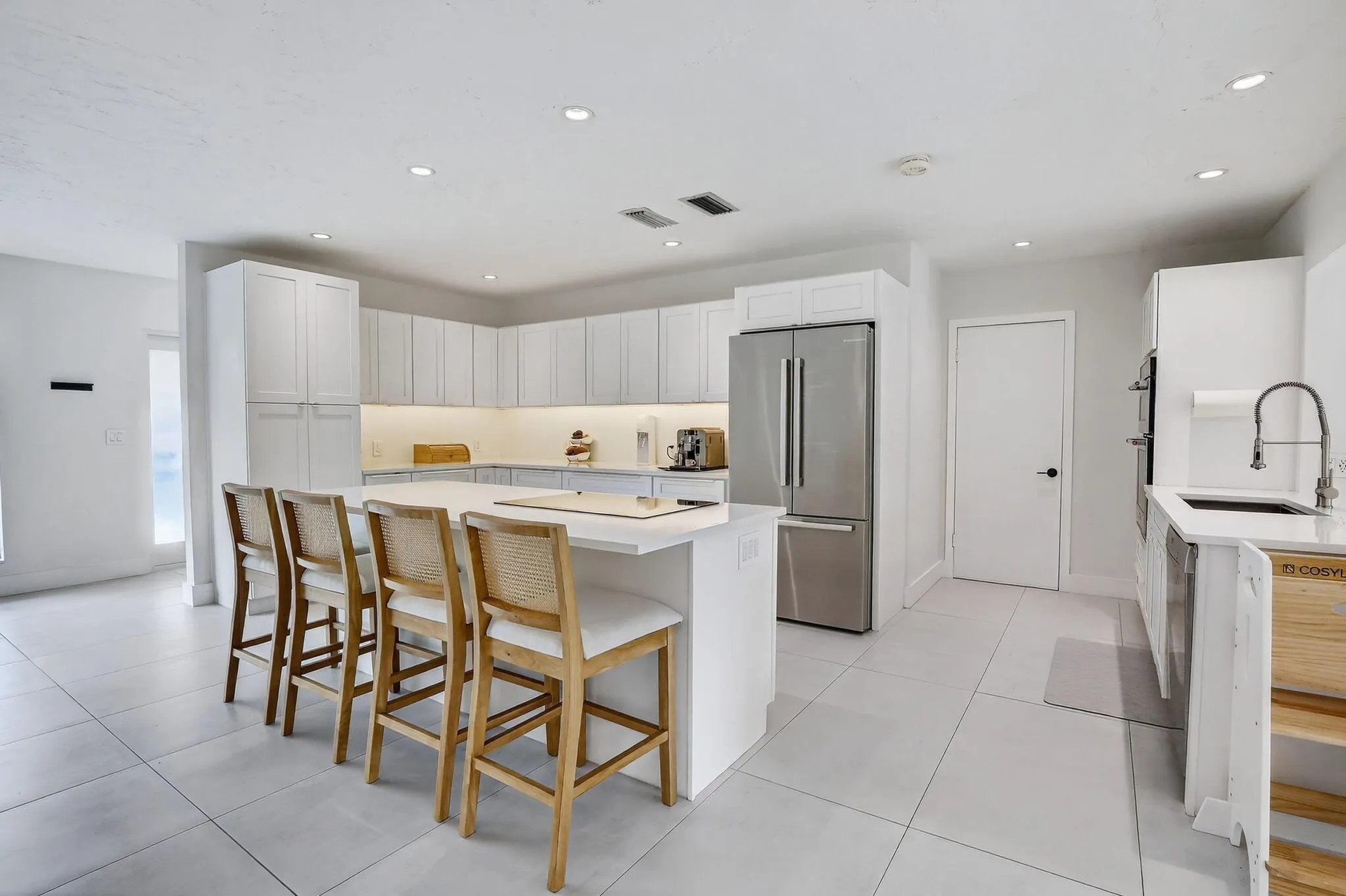 382 S Fig Tree Lane