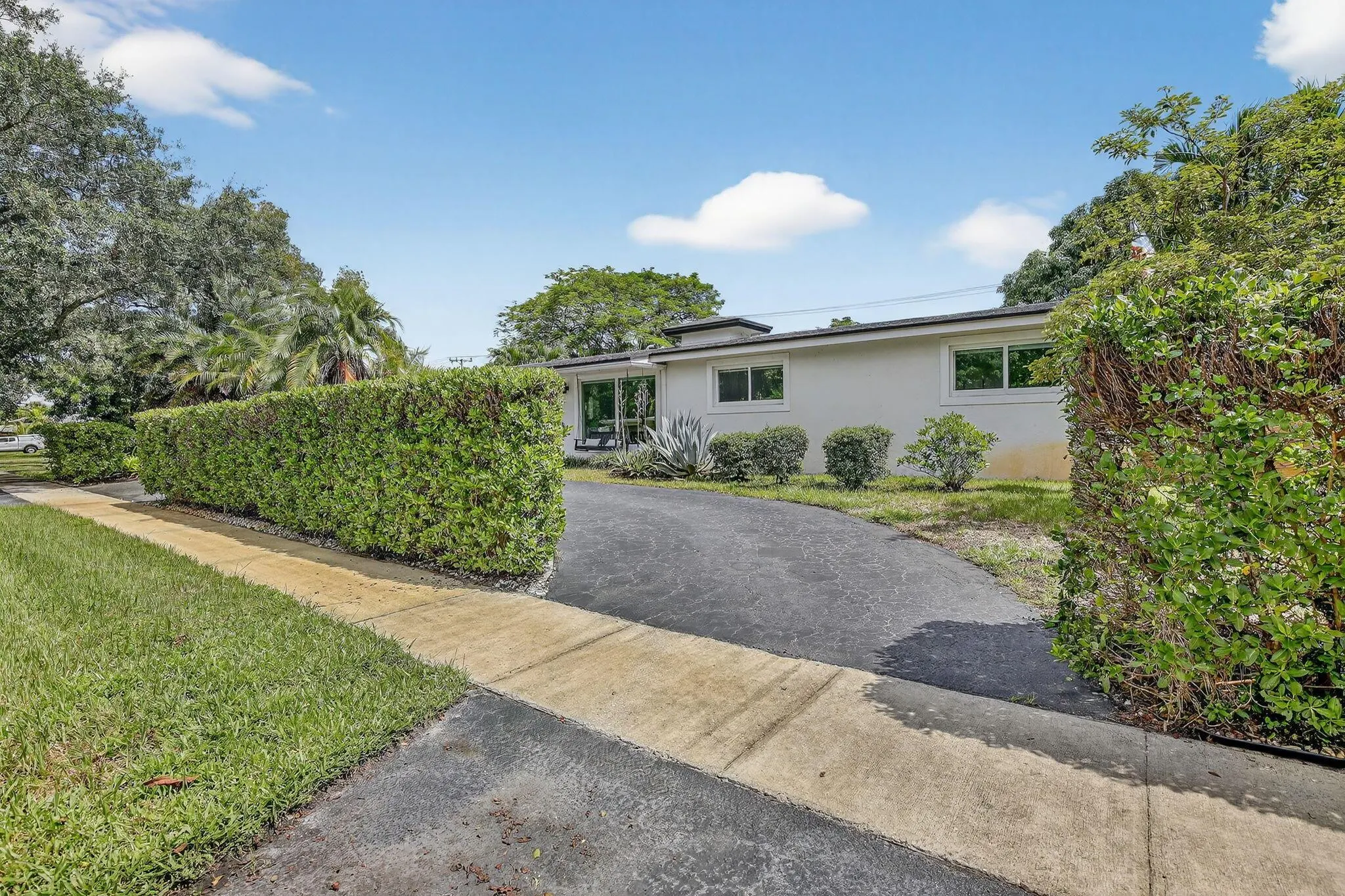 382 S Fig Tree Lane